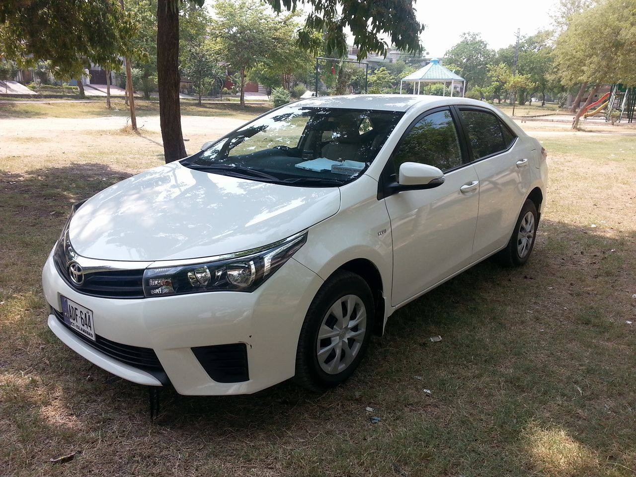 Toyota Corolla GLI Car 3000PRK Per Day - 2Rent